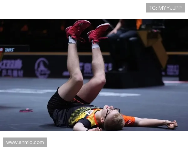 王楚钦逆袭小勒布伦 上演经典激战 王楚钦逆袭小勒布伦 上演经典激战